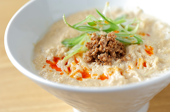 クリーミーなスープの担々麺